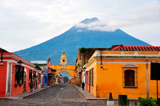 La Antigua Guatemala used to be the former capital city of the country, it is worth to visit.